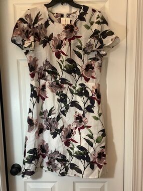 Floral Short-Sleeve Mini Dress in White and Green